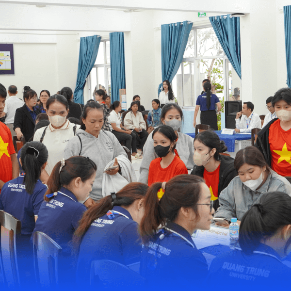 Bustling Admission Day of Quang Trung University 2025 – Welcoming new students of K20