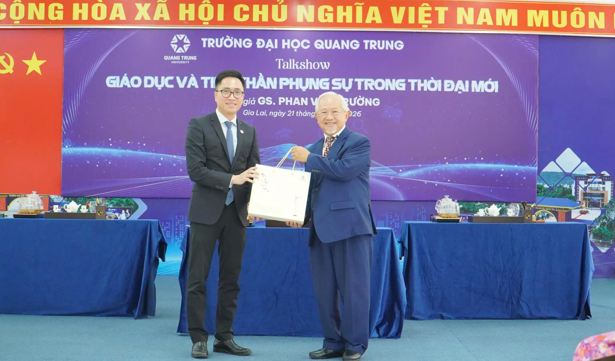 Talkshow “Giáo dục & Tinh thần phụng sự trong thời đại mới” lan tỏa nhiều giá trị tại Đại học Quang Trung