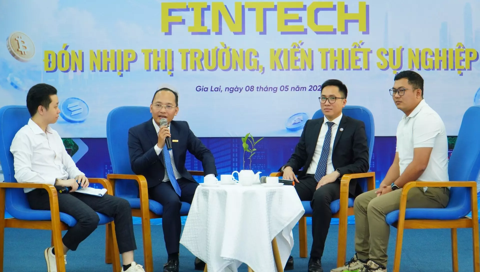 Trường Đại học Quang Trung tổ chức hội thảo “Fintech – Đón nhịp thị trường, kiến thiết sự nghiệp”
